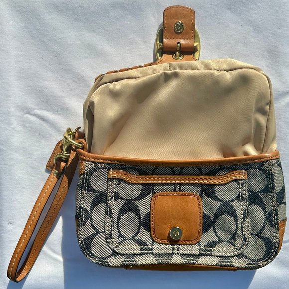 SOLD - COACH Bleecker Vachetta Leather Signature Denim Floral Applique Wristlet - Picture 6 of 16